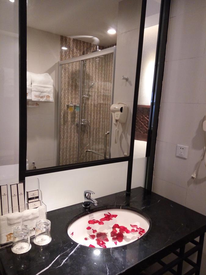 Royal Holiday Hotel Янгон Екстер'єр фото