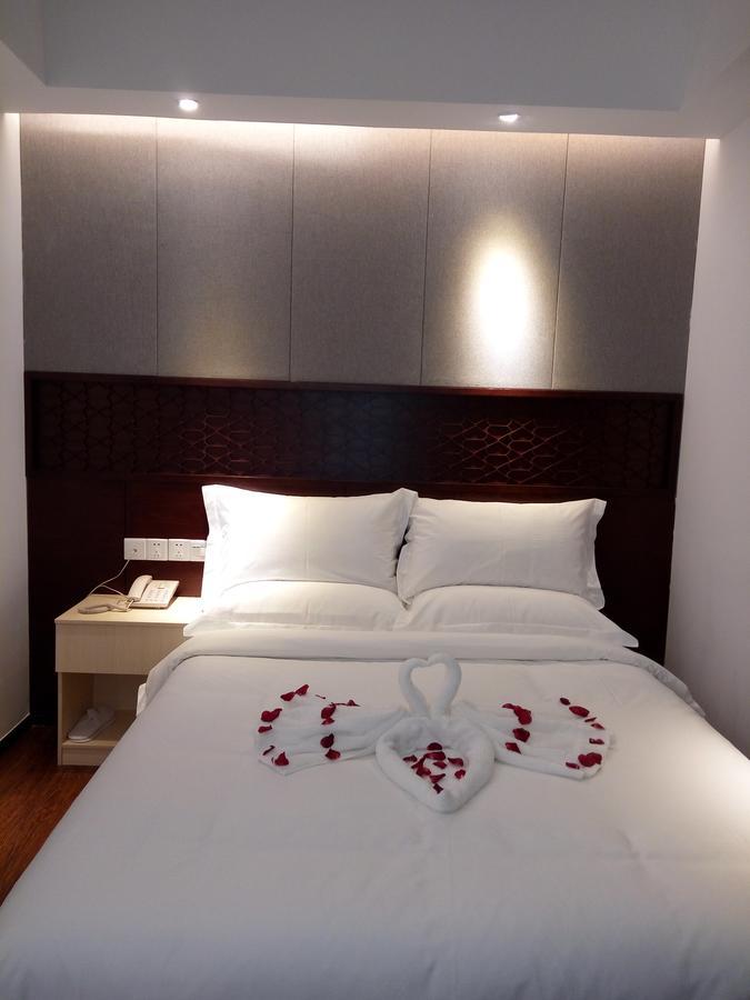 Royal Holiday Hotel Янгон Екстер'єр фото