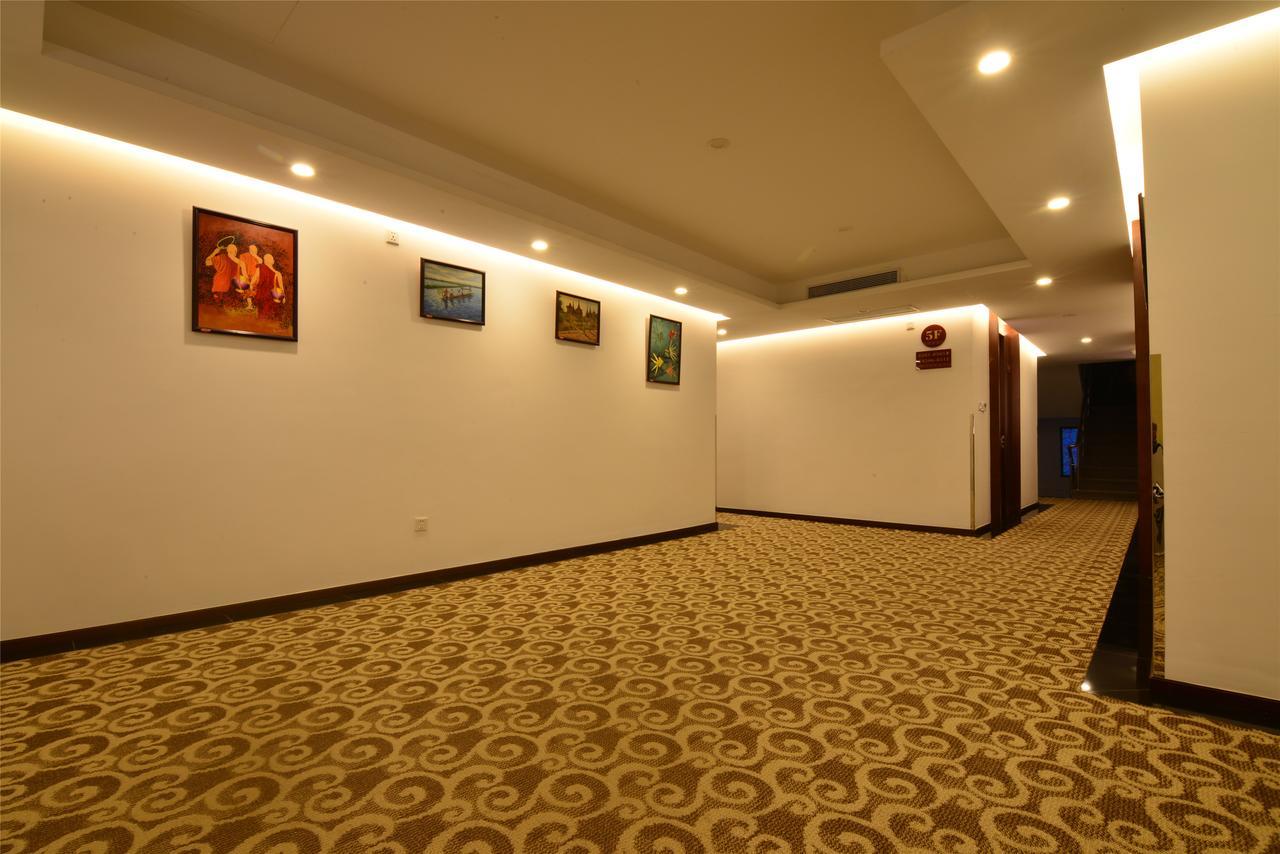 Royal Holiday Hotel Янгон Екстер'єр фото