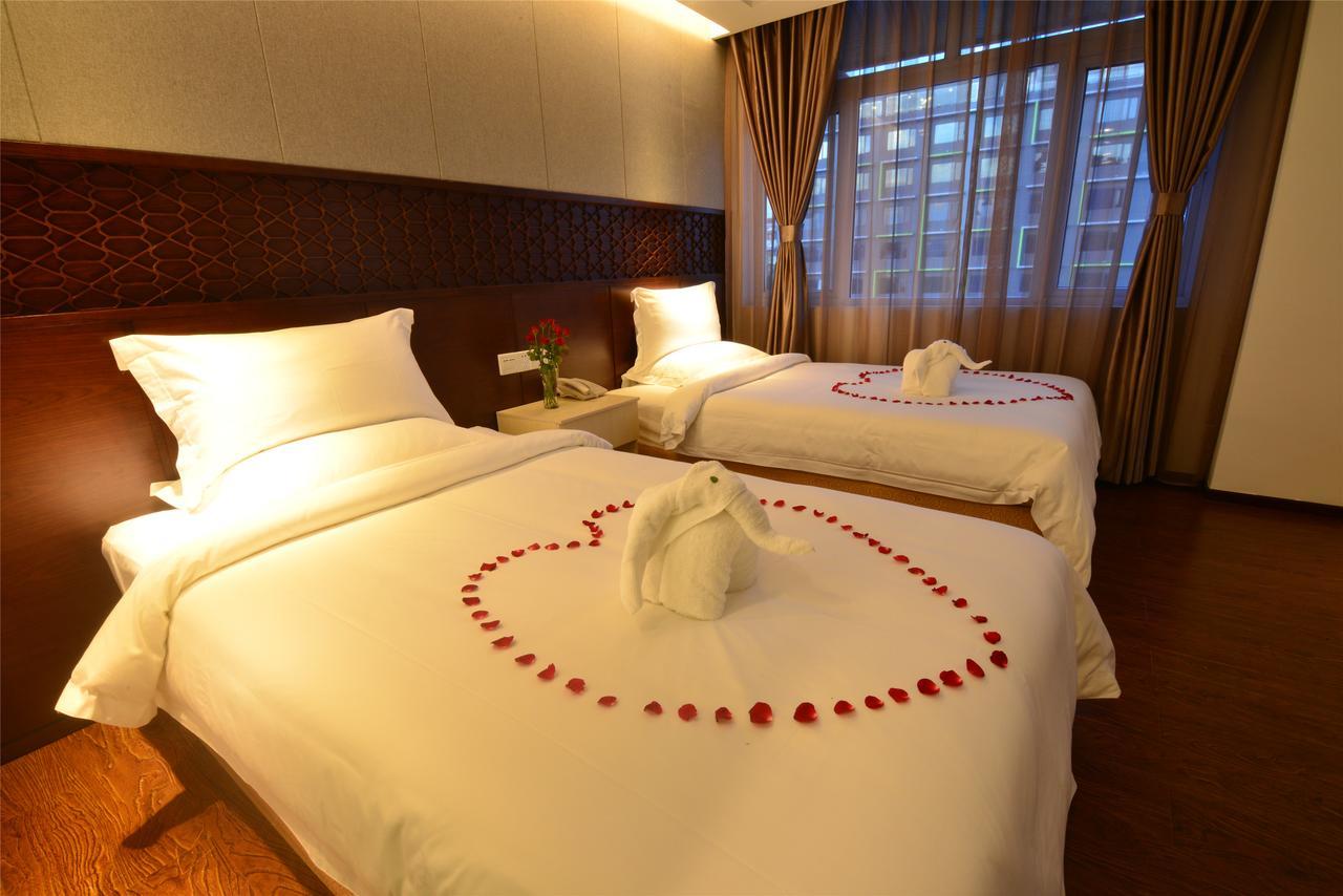 Royal Holiday Hotel Янгон Екстер'єр фото